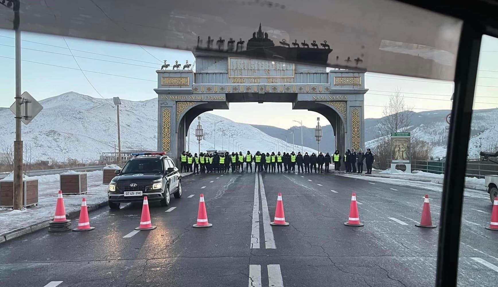 “Холдоцгоо ард түмэн минь намайг хамгаална”