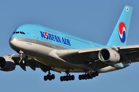 "Korean Air"-ийн нислэгийн үеэр онгоцны хаалгыг нээхийг завджээ