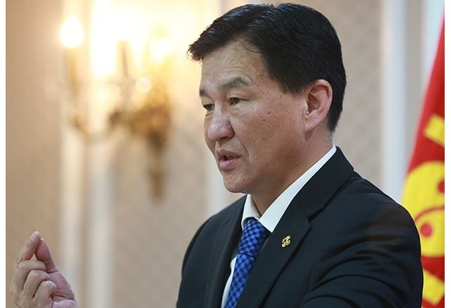 Ц.Даваасүрэн: Монгол Улс бол гадныхан нэг сая төгрөг төлөөд орж ирдэг ядуучуудыг цуглуулдаг, хогийн сав биш