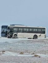 Шинээр ирж буй автобус суудлын автомашинтай мөргөлдөж хоёр хүн нас баржээ