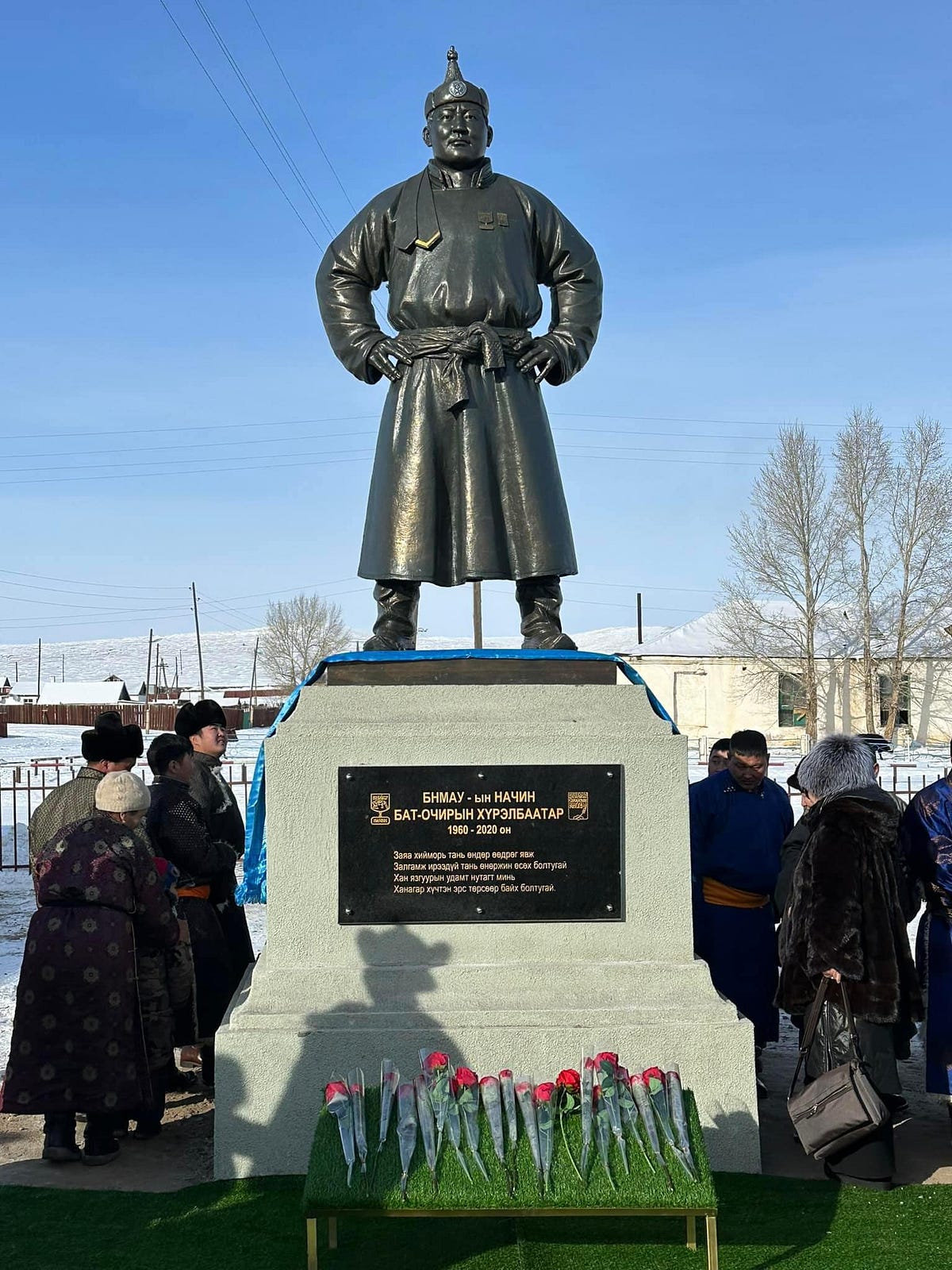 Монгол улсын начин Б.Хүрэлбаатар агсны гэрэлт хөшөө төрөлх нутагтаа сүндэрлэв