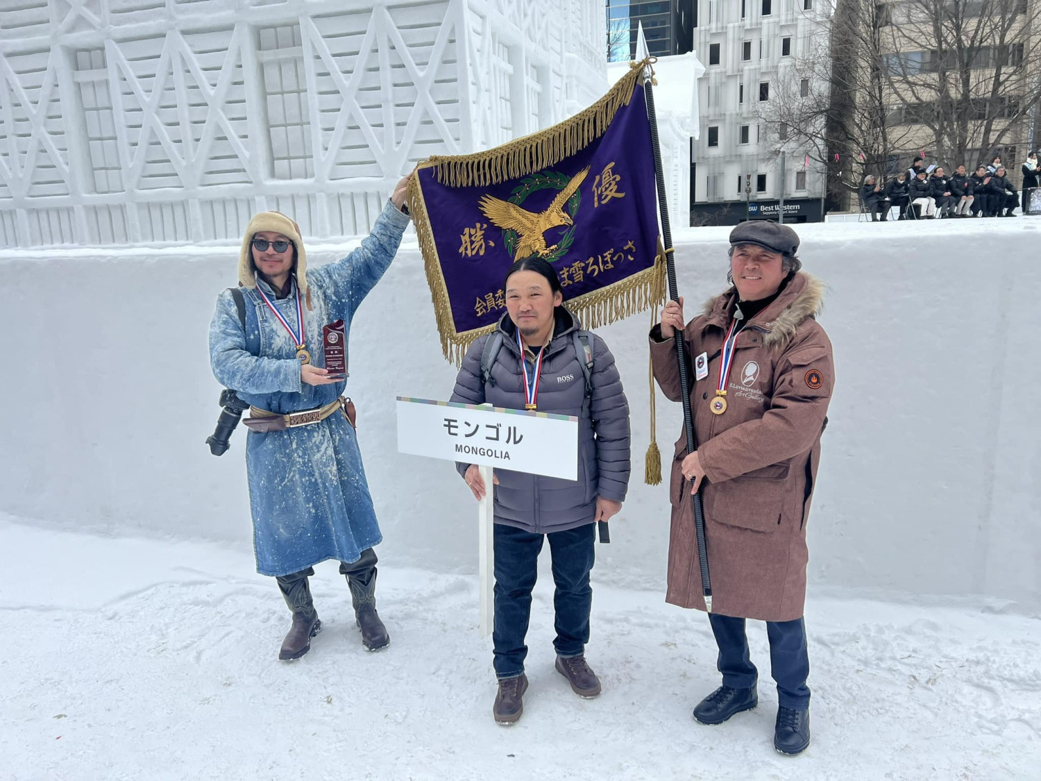 ОУ-ын цасан баримлын уралдаанд Монголын баг тэргүүн байр хүртлээ