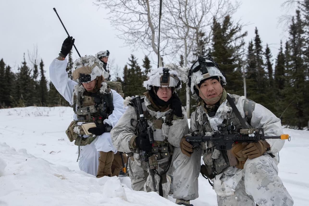 Монгол Улсын Зэвсэгт хүчний цэргүүд АНУ-ын 11th Airborne Division цэргүүдтэй хамтран ажиллаж байна