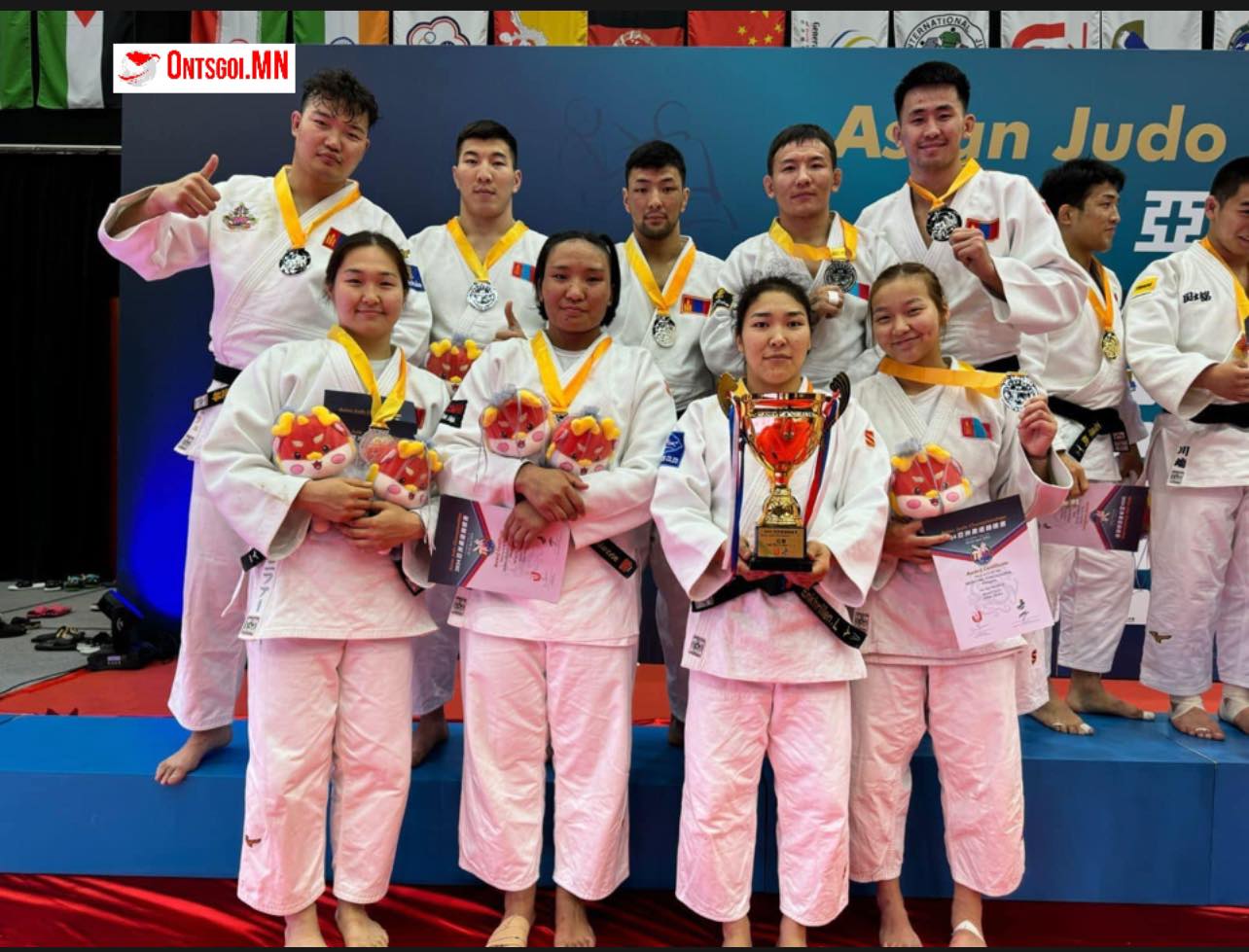 Ази тивийн аварга шалгаруулах тэмцээний холимог багийн төрөлд багаараа мөнгөн медаль хүртлээ