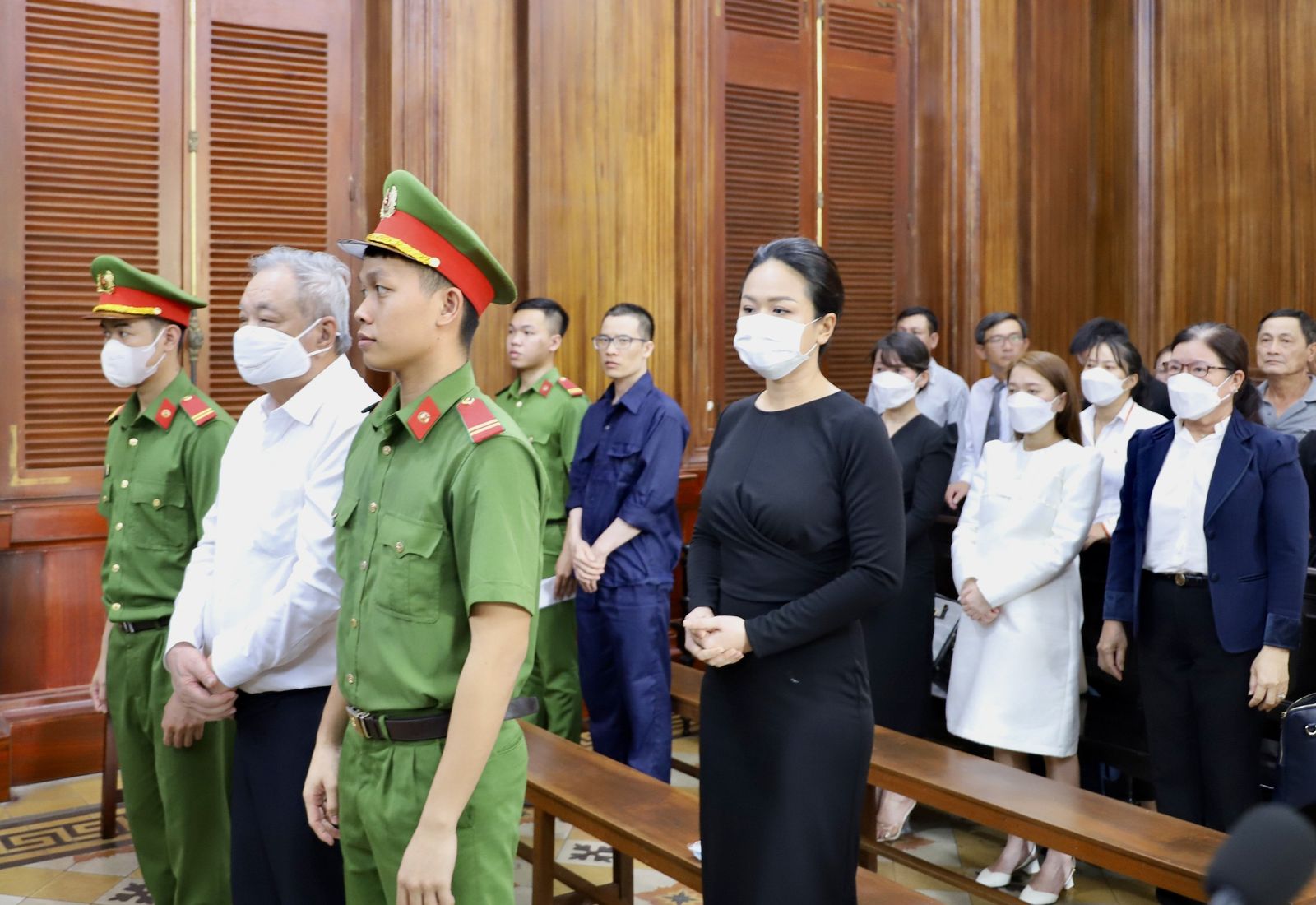 Вьетнамын шингэн хүнсний томоохон бизнесмэнд луйврын хэргээр найман жилийн хорих ял сонслоо