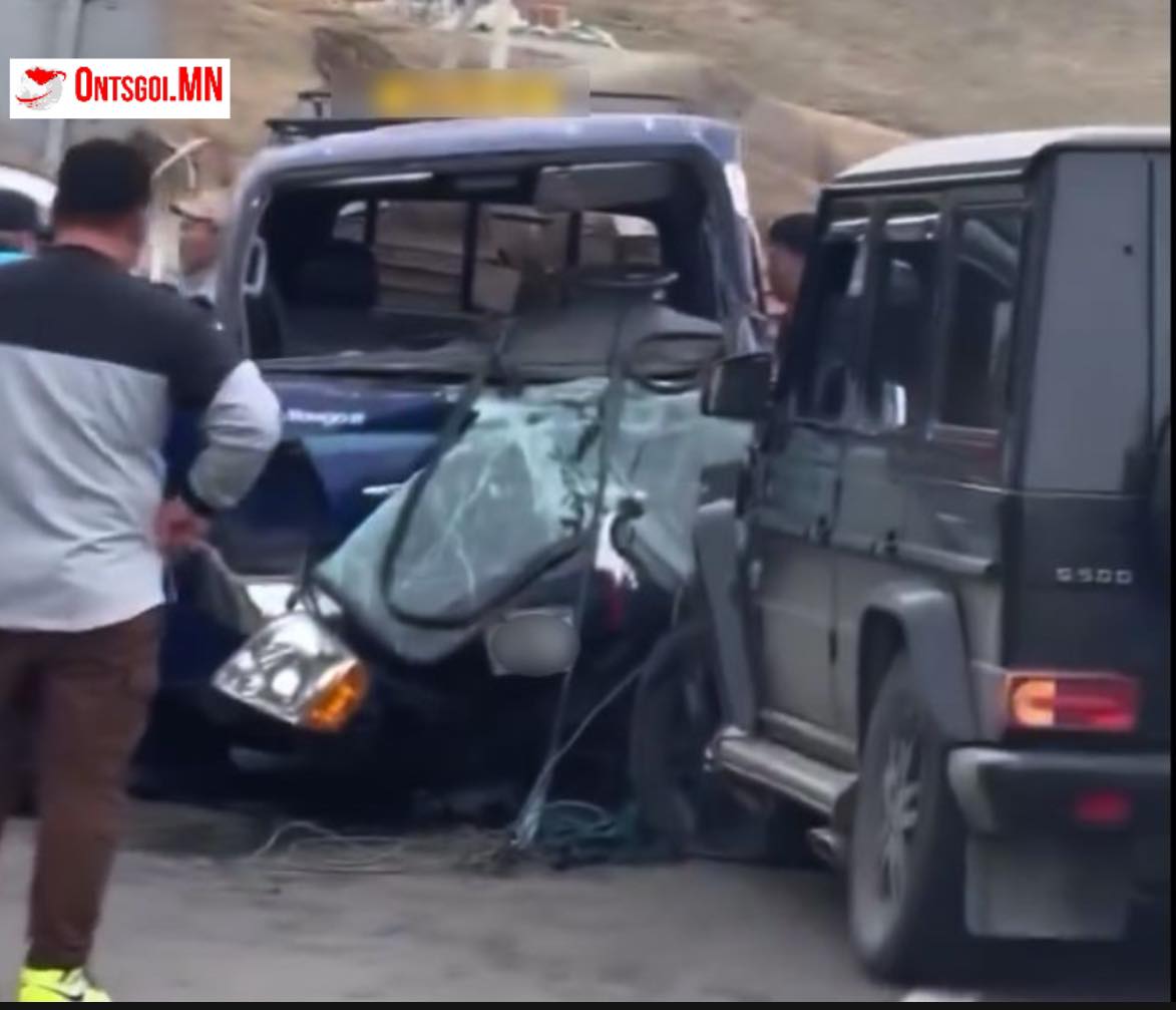 "Kia Bongo-3", "Mercedes Benz G500" загварын машин мөргөлдөж, таван хүн гэмтжээ